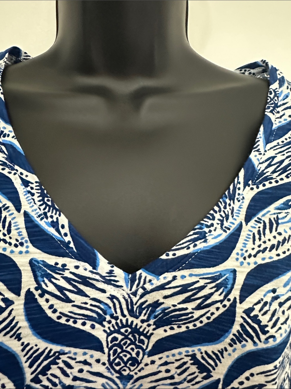 Lilly Pulitzer Etta Mermaid’s Tail Blue and White V-Neck Short Sleeve Tee - Picture 3 of 7